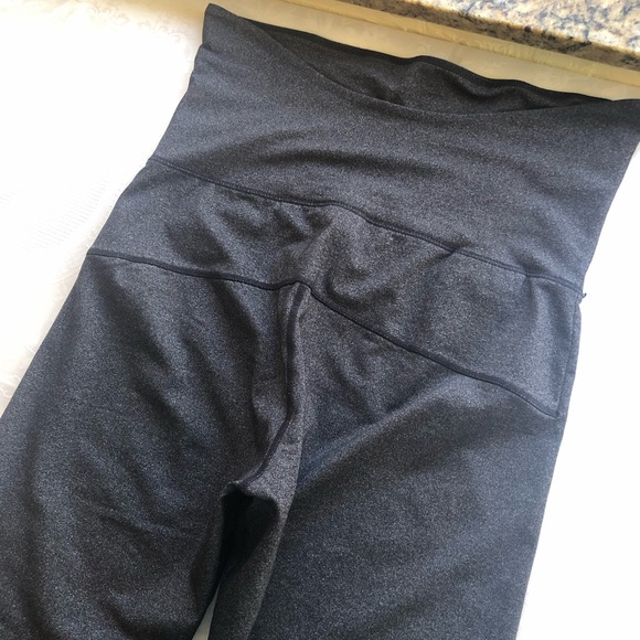 Zumba Fitness Marvelous Women’s Size M Grey Capri Leggings Pants High-Waisted - Picture 9 of 16